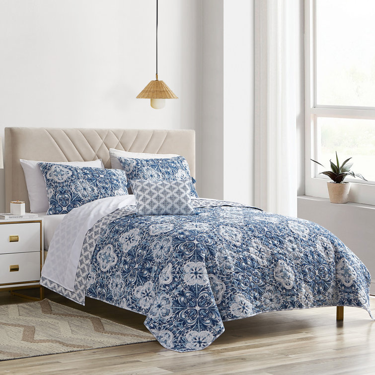 C.WONDER Tinsley Blue Standard Cotton Reversible 4 Piece Quilt Set